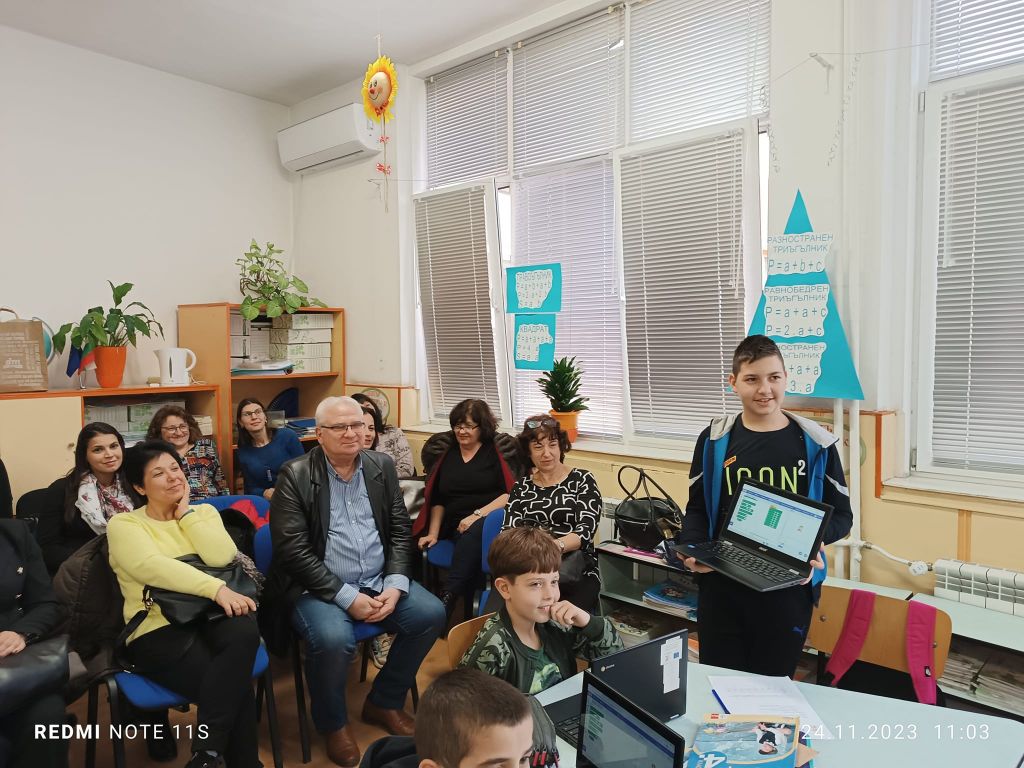 ЧЕТВЪРТОКЛАСНИЦИ ПОКАЗАХА УМЕНИЯ ЗА ПРОГРАМИРАНЕ В ОТРИТА ПЕДАГОГИЧЕСКА ПРАКТИКА 5
