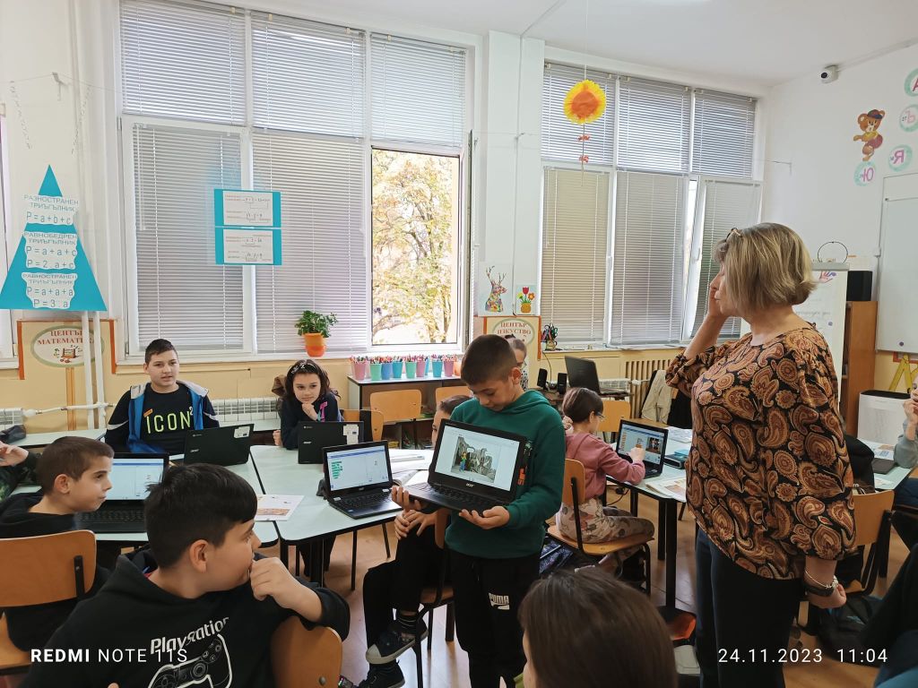 ЧЕТВЪРТОКЛАСНИЦИ ПОКАЗАХА УМЕНИЯ ЗА ПРОГРАМИРАНЕ В ОТРИТА ПЕДАГОГИЧЕСКА ПРАКТИКА 6