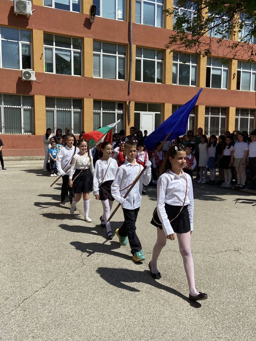 Празник на Начално училищe Отец Паисий 6