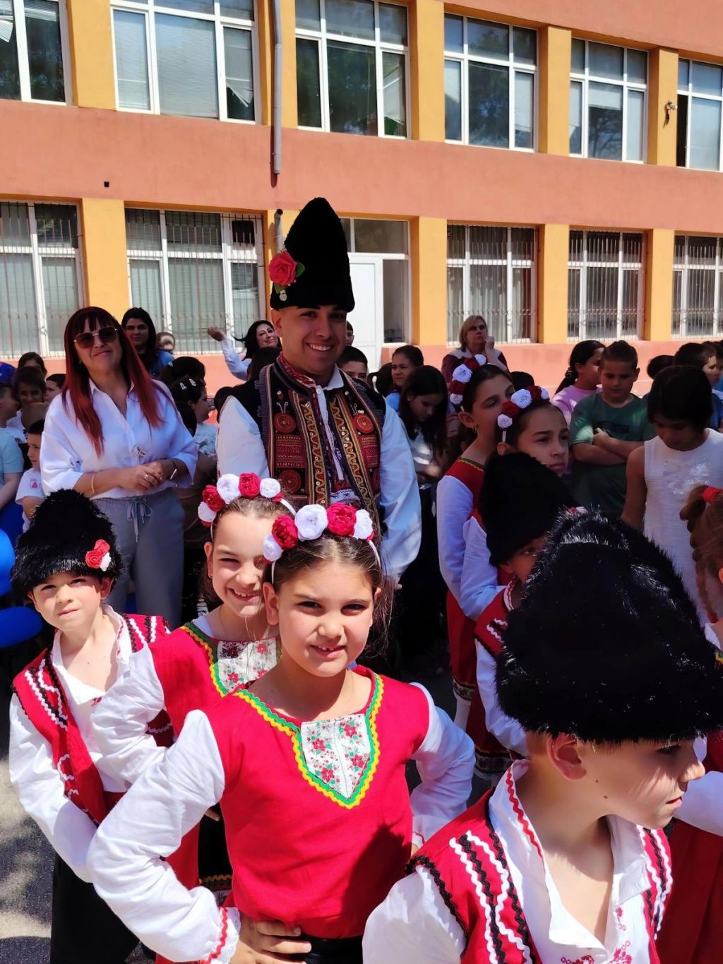 Празник на Начално училищe Отец Паисий 9